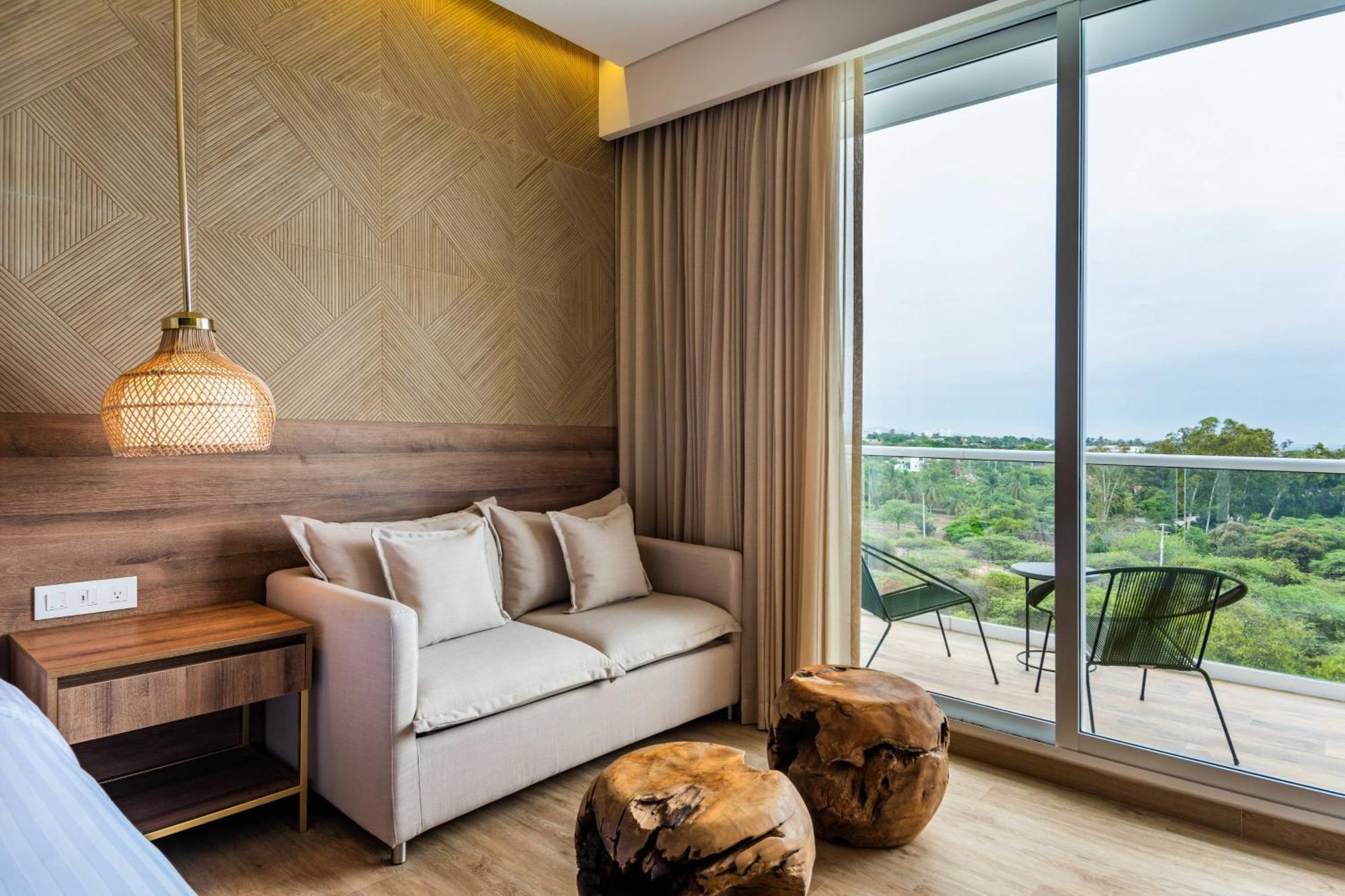 Guest room, 1 King, Sofa bed, Partial ocean view, Balcony,1502024311:JPEG